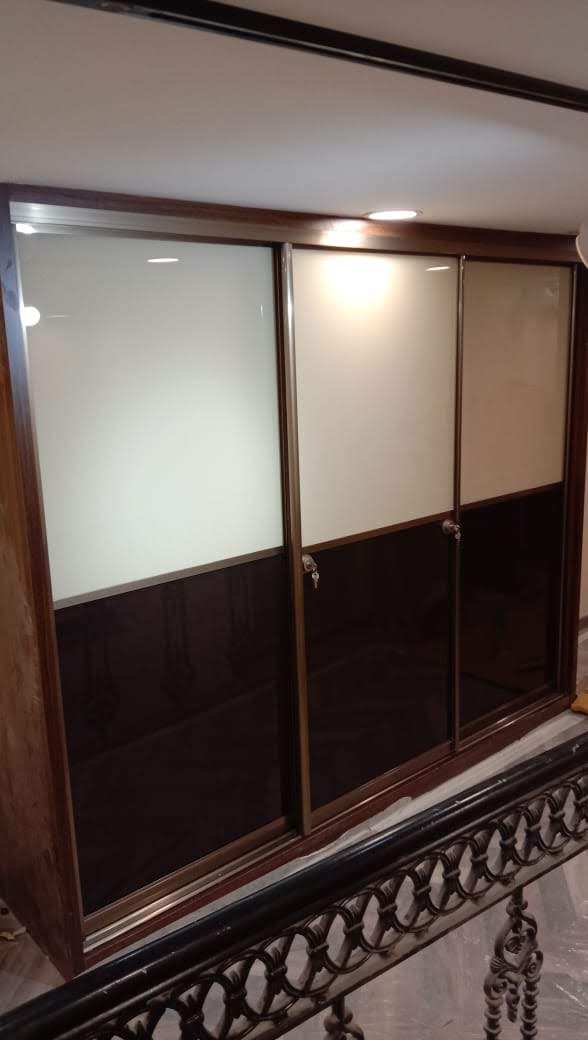 premium-luxury-lacquer-glass-wardrobes-in-gurgaon-exclusive-lacquer-glass-wardrobe-designs-in-gurgaon-india